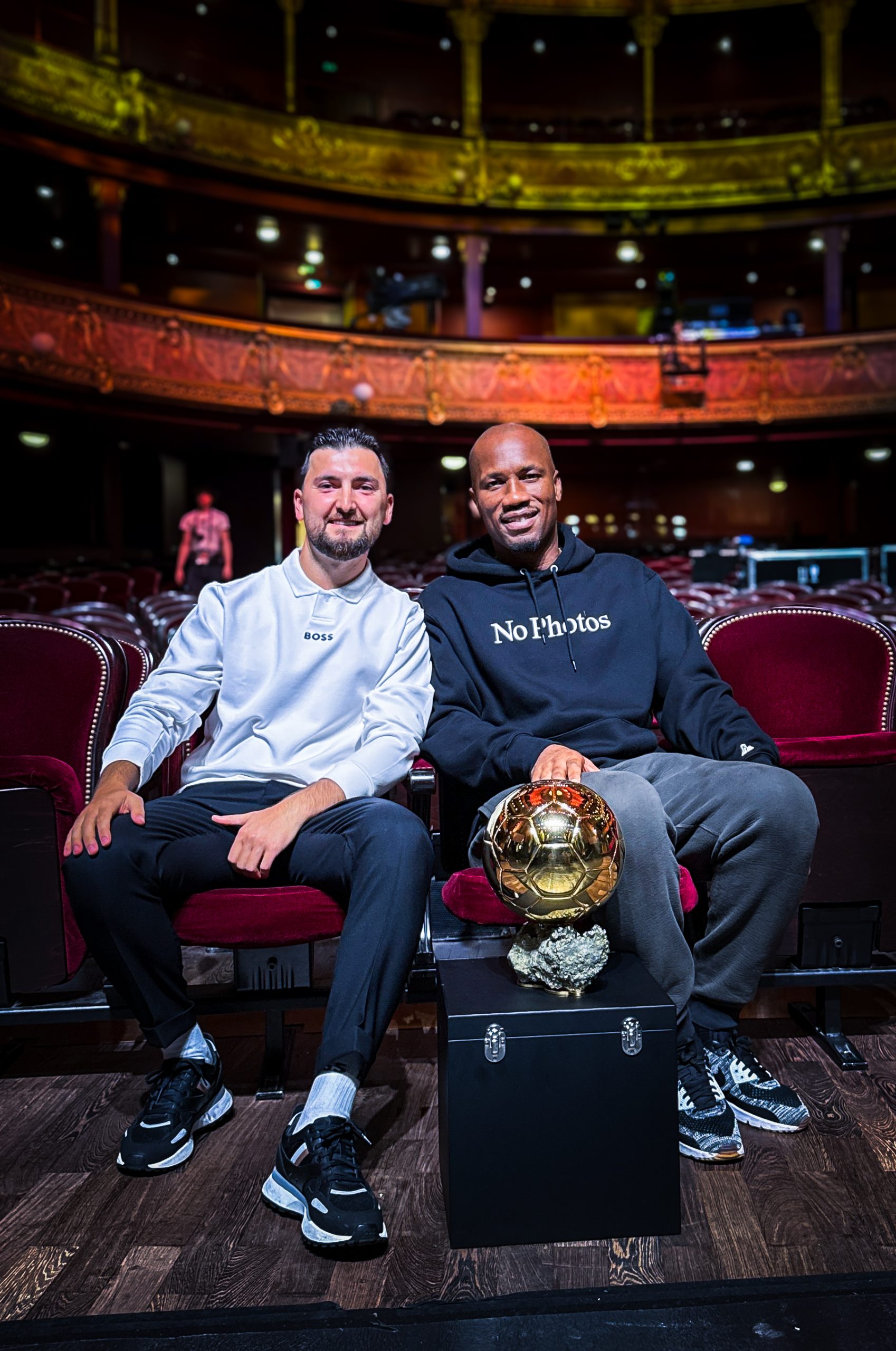 Witalij Moisejew mit Didier Drogba