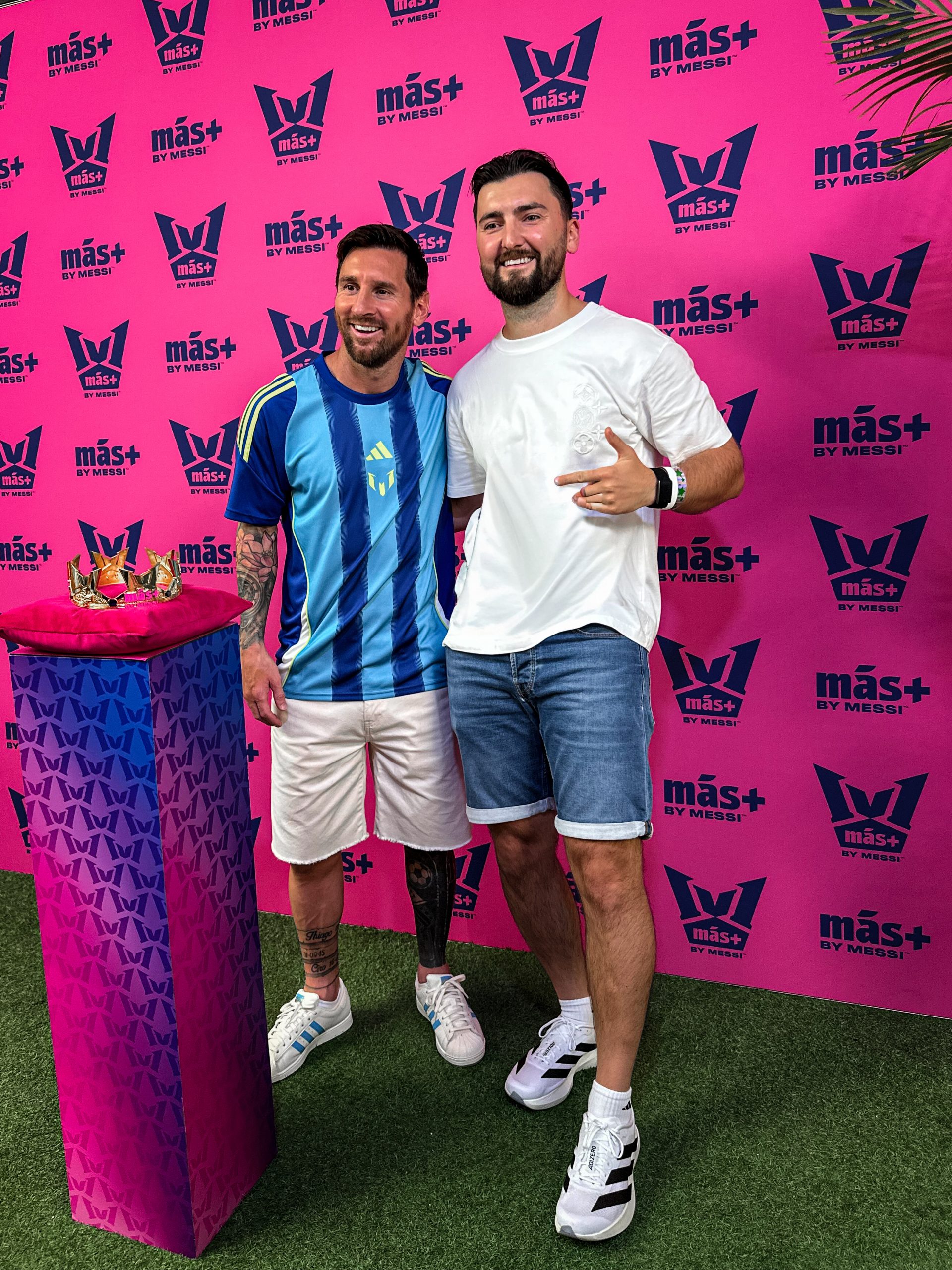Witalij Moisejew mit Lionel Messi